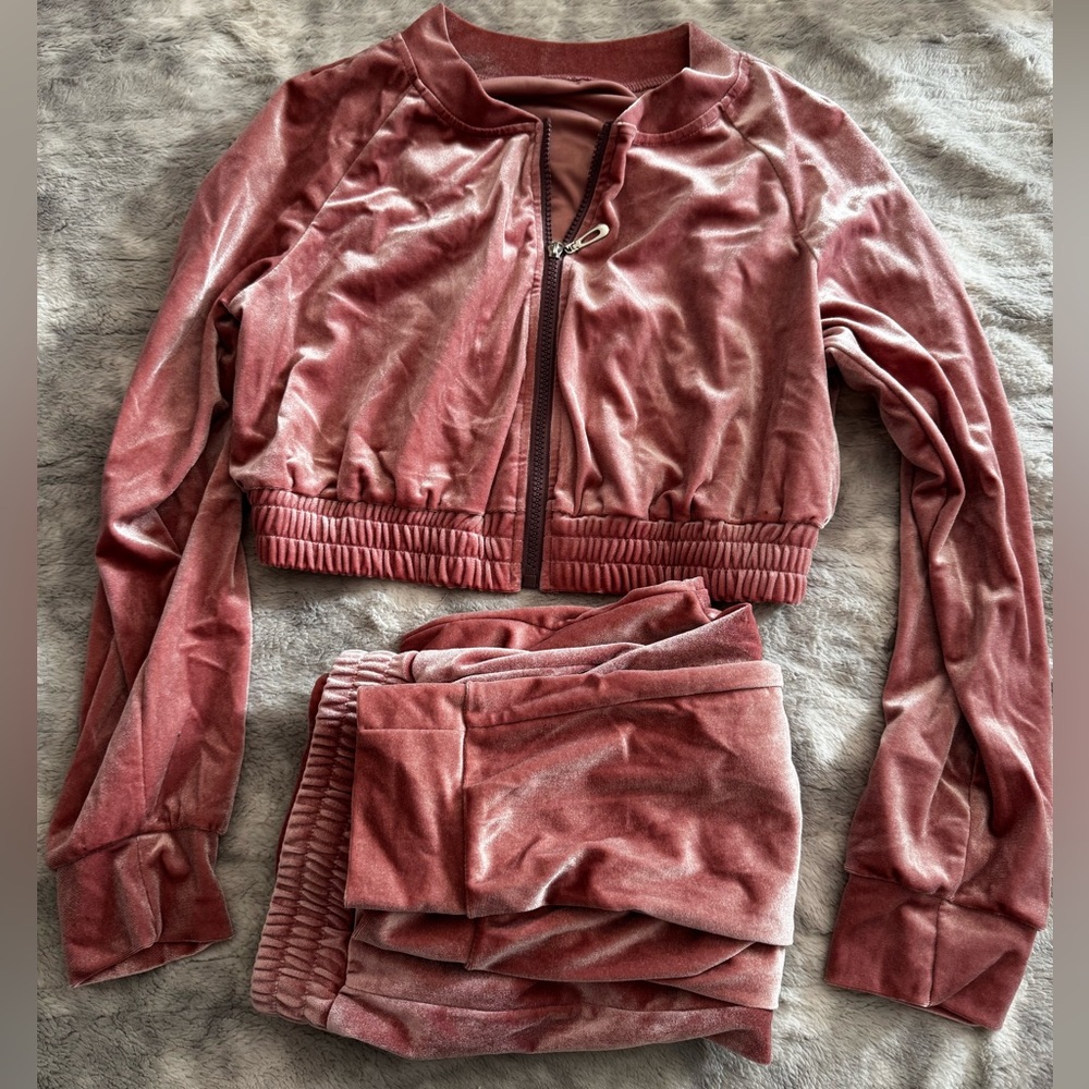 SHEIN Blush Velvet Lounge Set